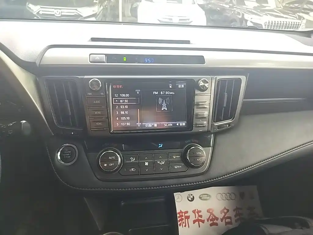 Toyota RAV4 2015 — фото 13