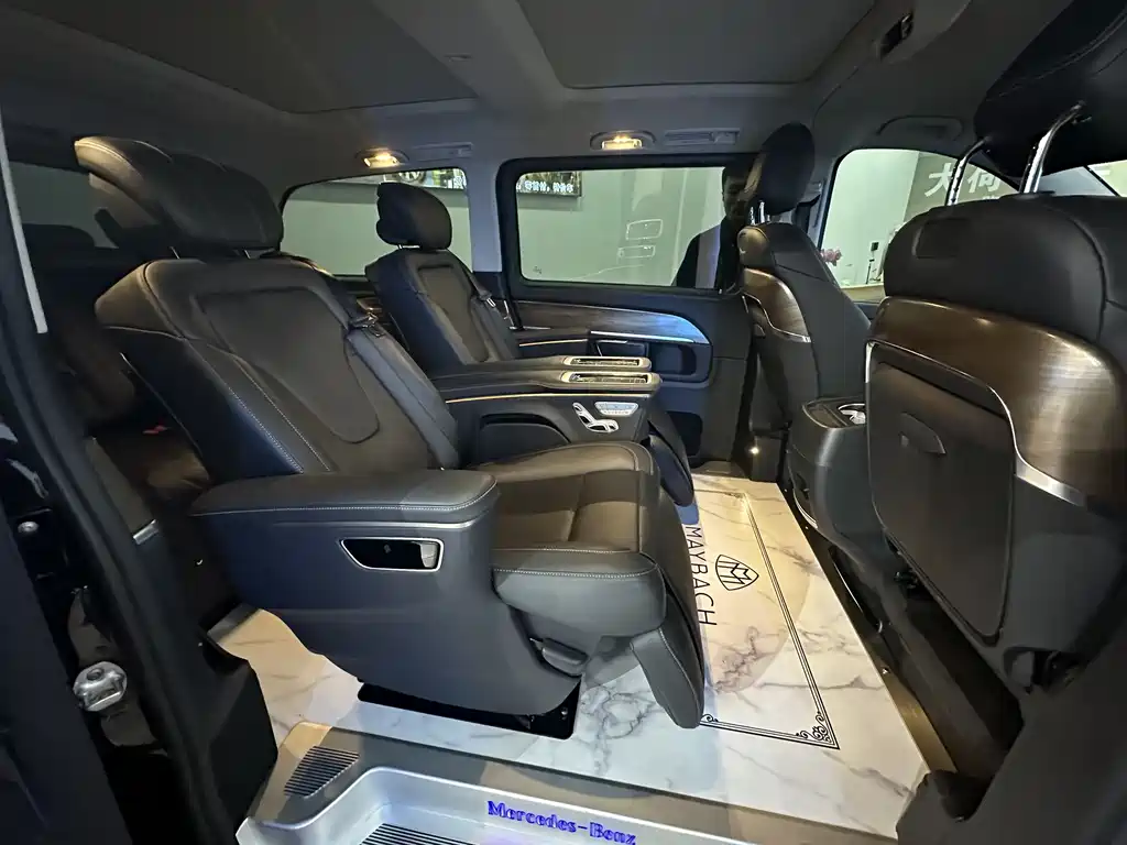 Mercedes-Benz V-Class 2020 — фото 18