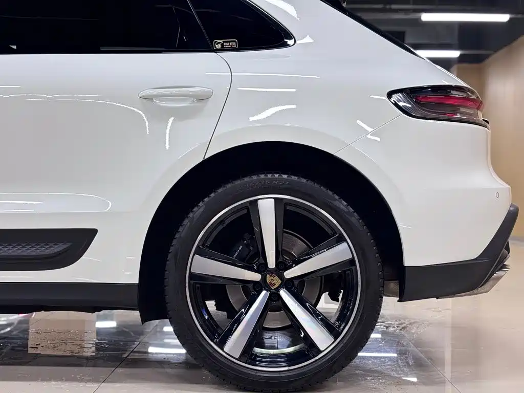 Porsche Macan 2023 — фото 30