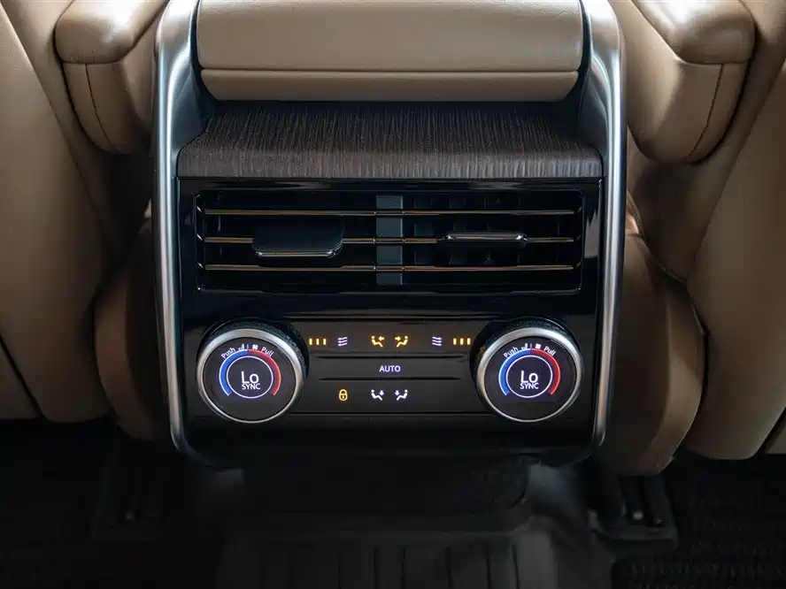 Land Rover Range Rover 2024 — фото 17