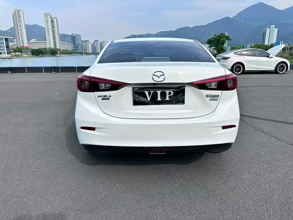 Mazda 3 Axela 2017 — фото 5