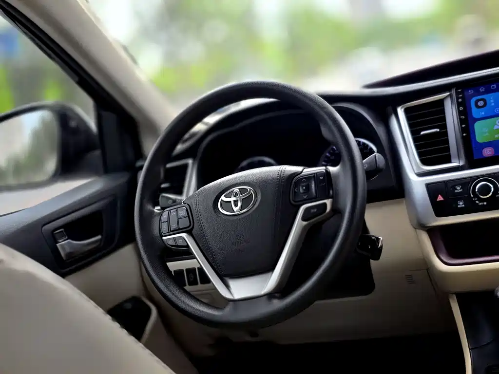 Toyota Highlander 2015 — фото 10