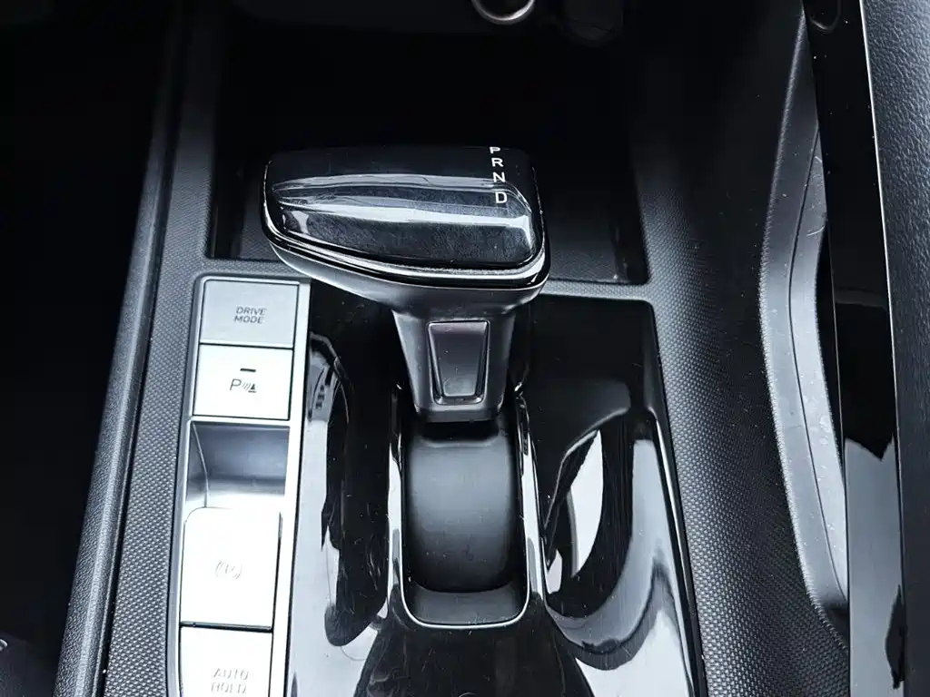Hyundai Elantra 2022 — фото 13