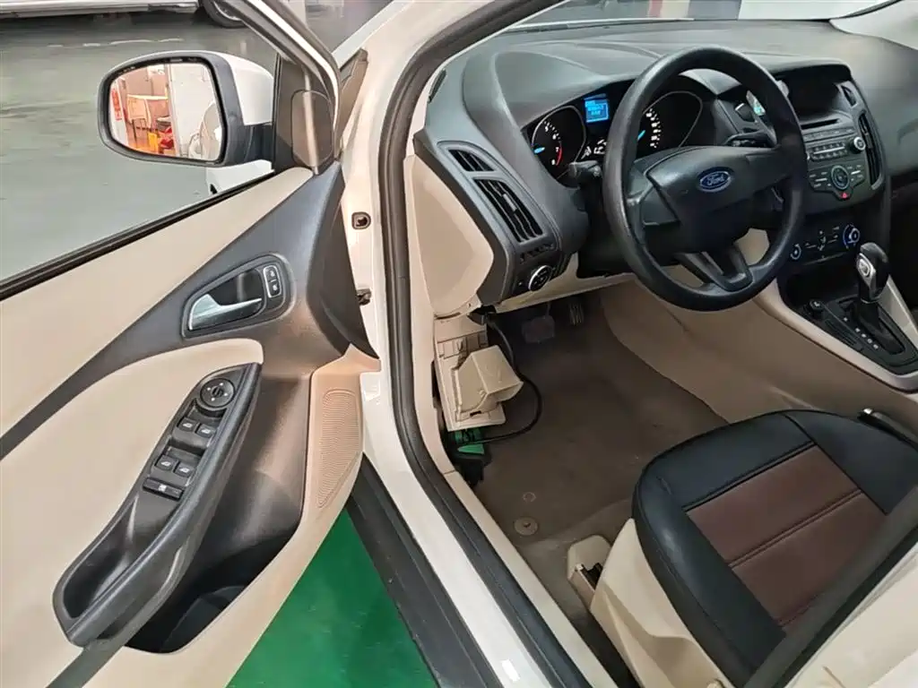 Ford Focus 2015 — фото 16