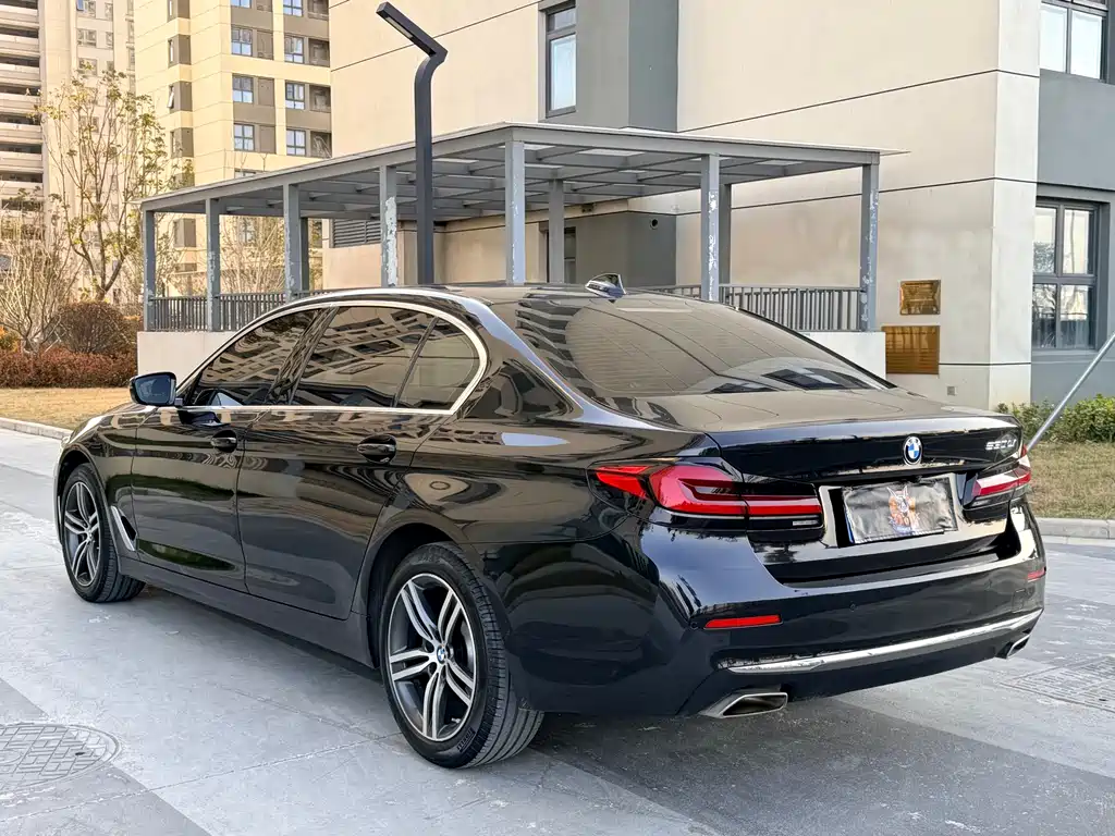 BMW 5 Series 2021 — фото 12