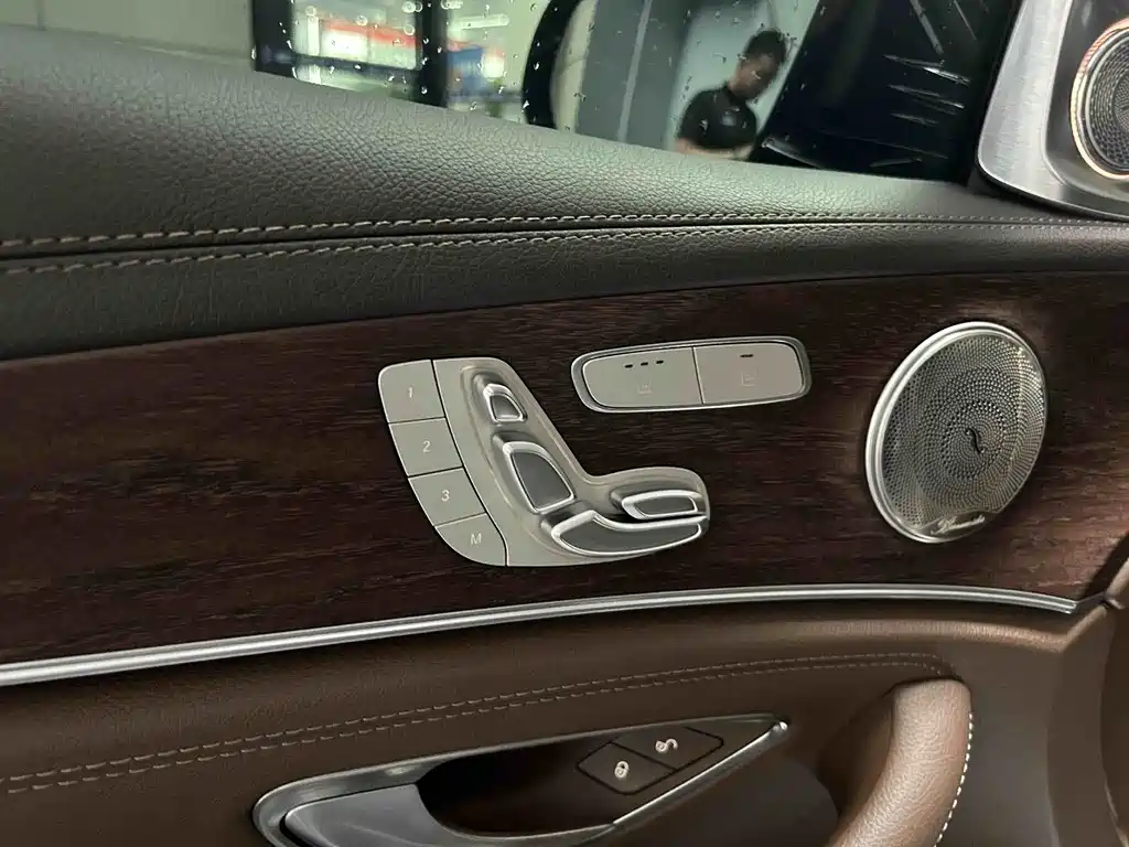 Mercedes-Benz E-Class 2022 — фото 10