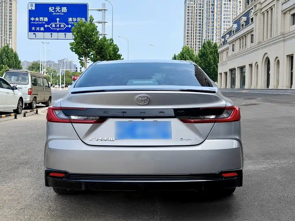 Toyota Camry 2025 — фото 4