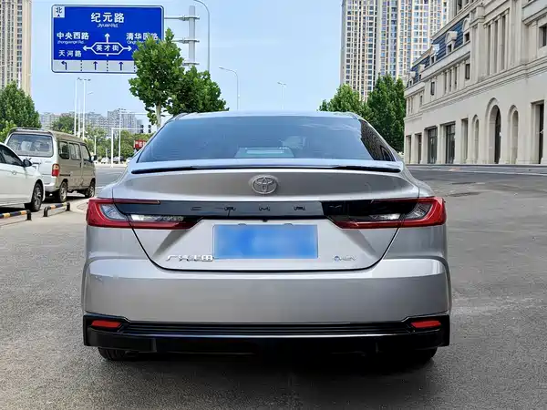 Toyota Camry 2025