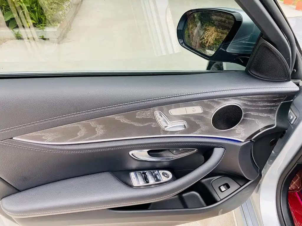 Mercedes-Benz E-Class 2022 — фото 9