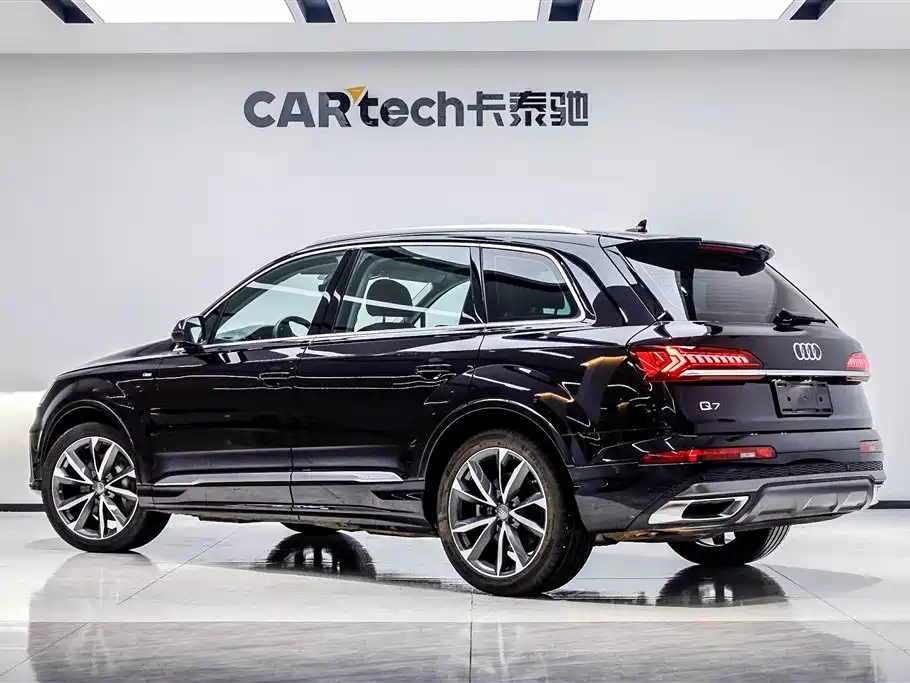 Audi Q7 2020 — фото 30