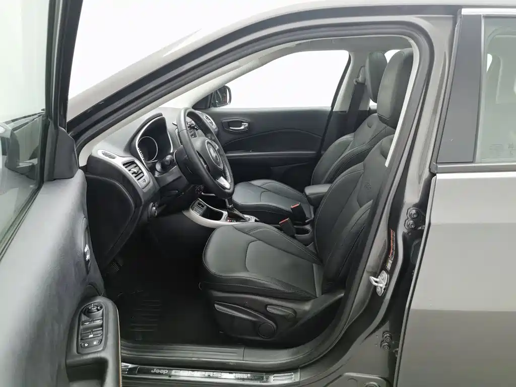Jeep Compass 2019 — фото 10
