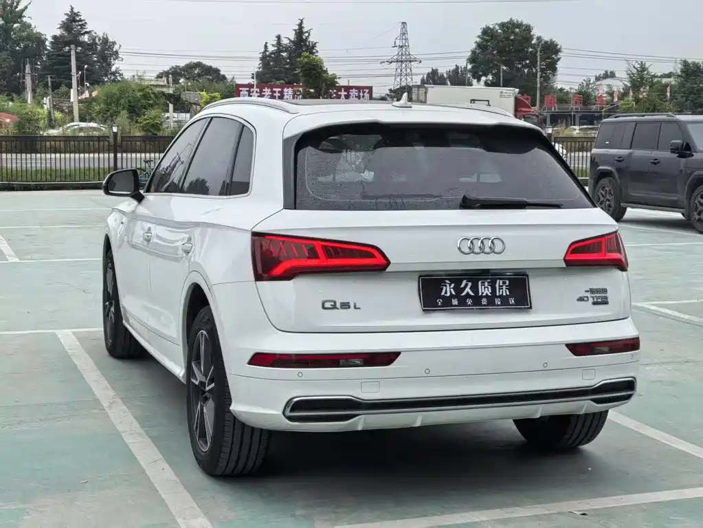 Audi Q5L 2020 — фото 20