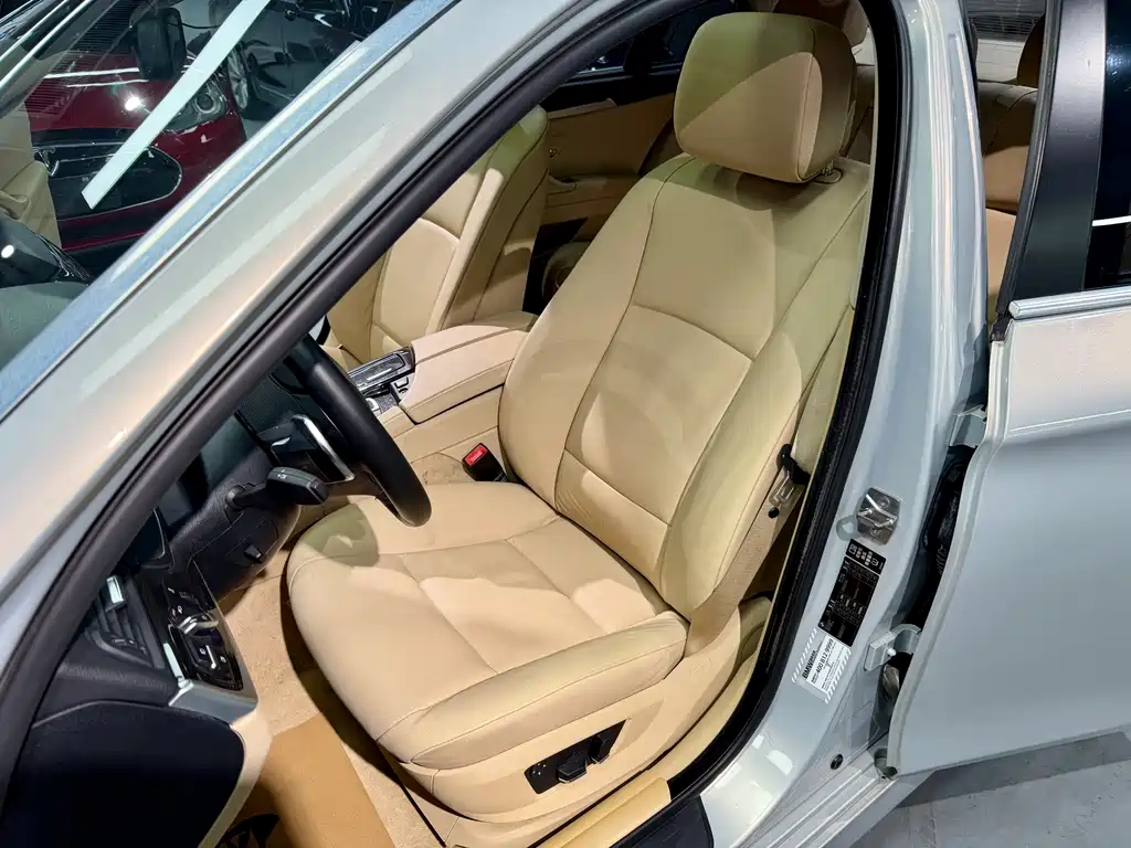 BMW 5 Series 2010 — фото 12