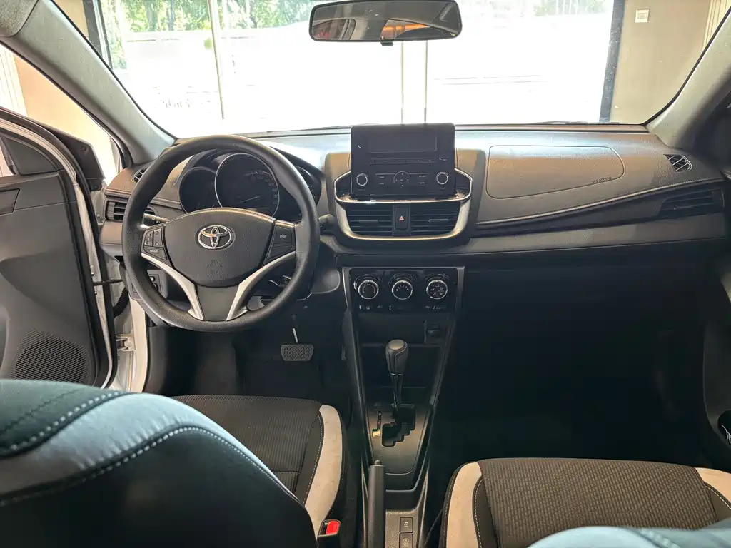 Toyota Yaris L 2022 — фото 15