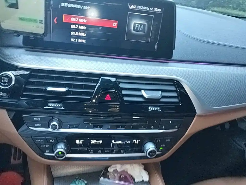 BMW 5 Series 2019 — фото 13