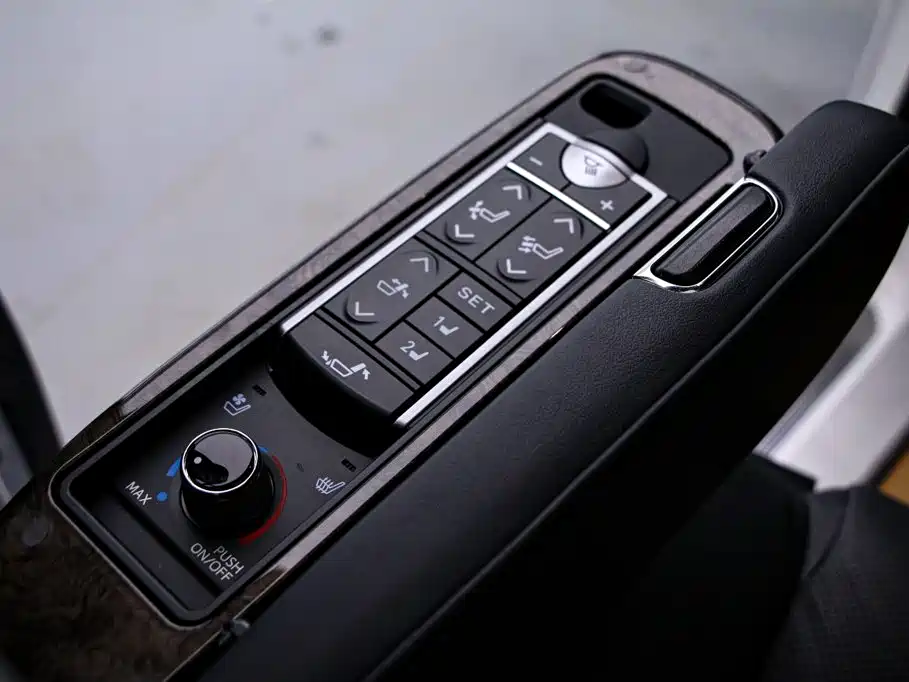Toyota Vellfire 2020 — фото 18