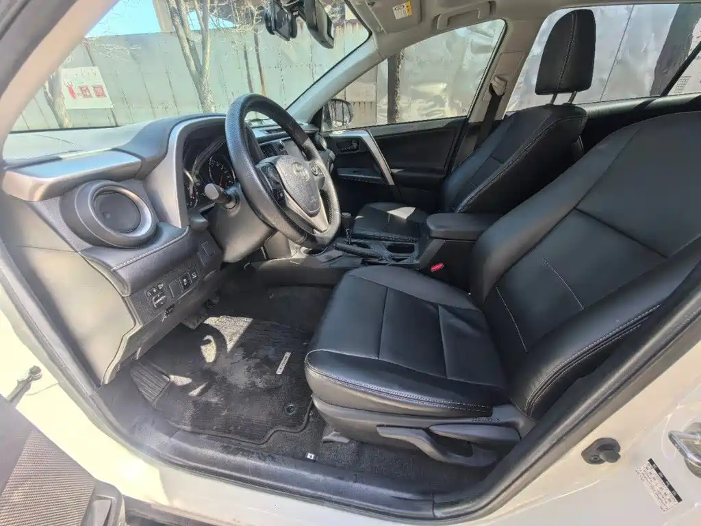 Toyota RAV4 2019 — фото 4