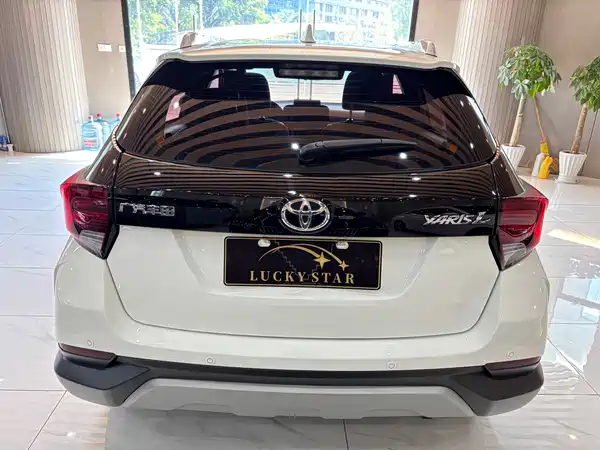 Toyota Yaris L 2022