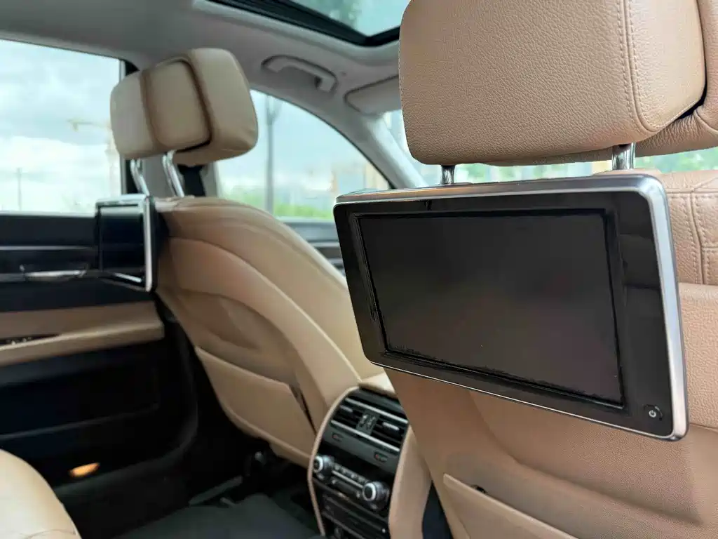 BMW 7 Series 2015 — фото 14
