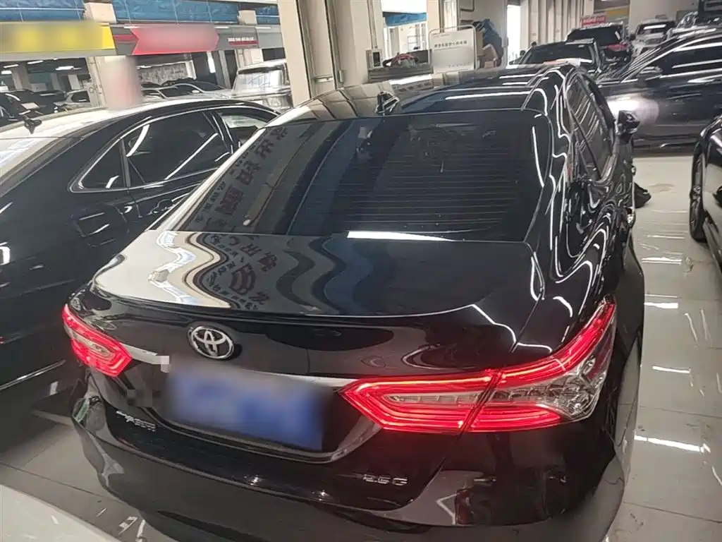 Toyota Camry 2023 — фото 6