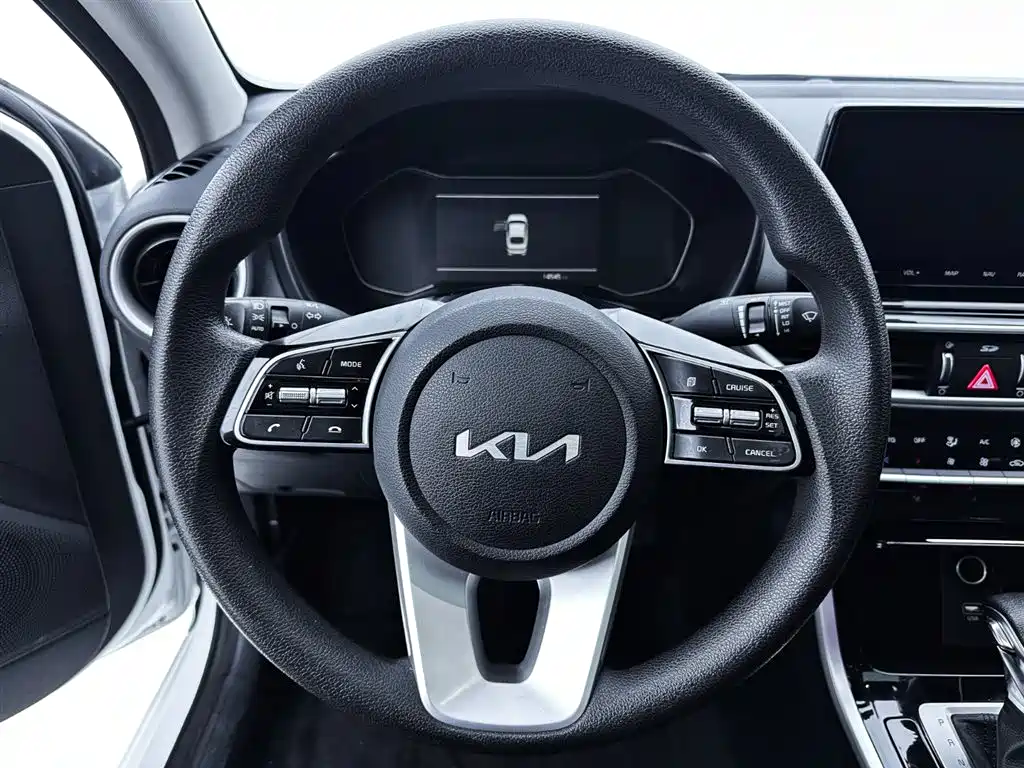 Kia K3 2023 — фото 11