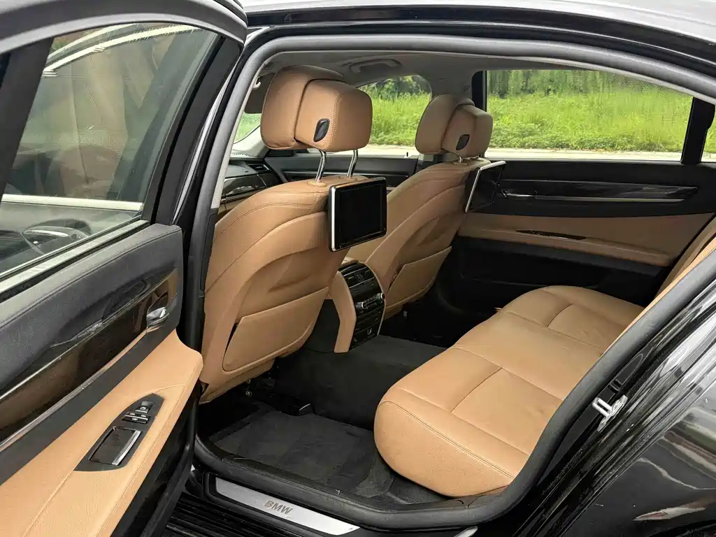 BMW 7 Series 2015 — фото 8
