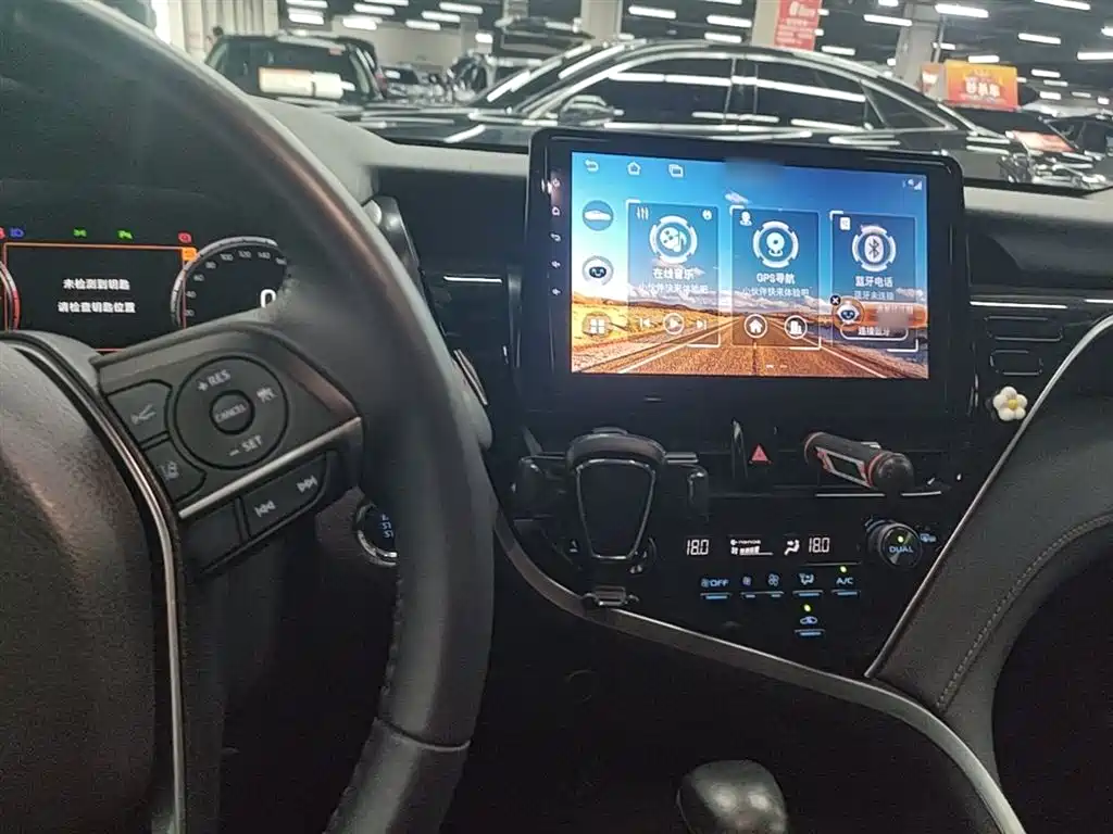 Toyota Camry 2023 — фото 10