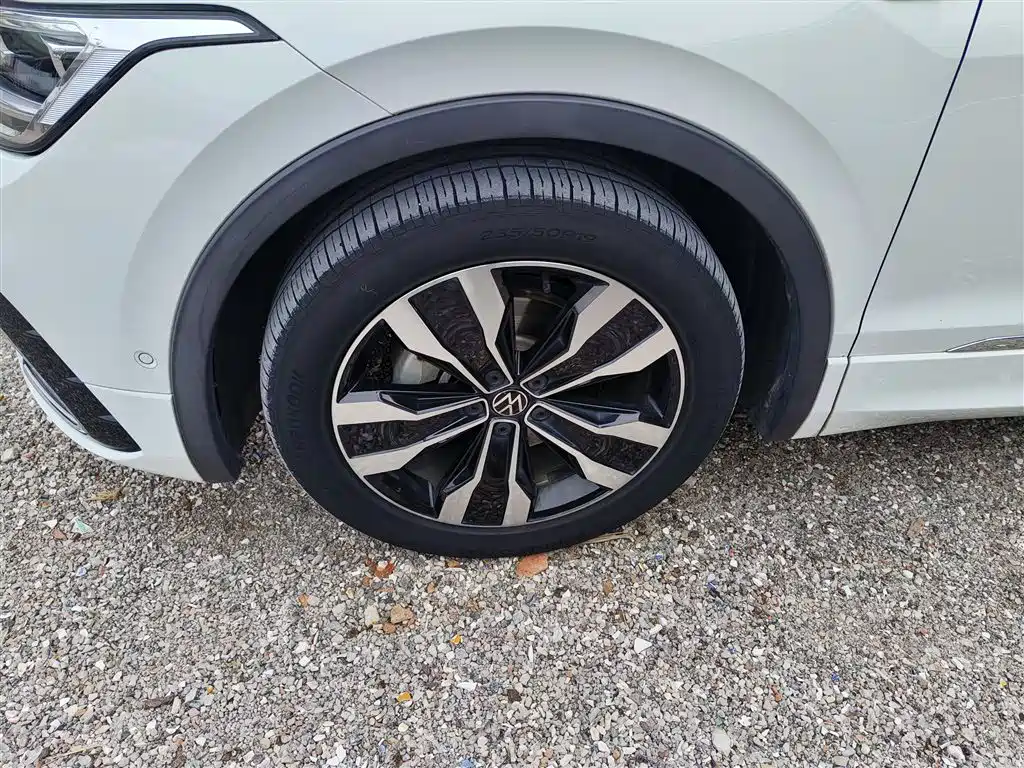 Volkswagen Tiguan L 2023 — фото 22
