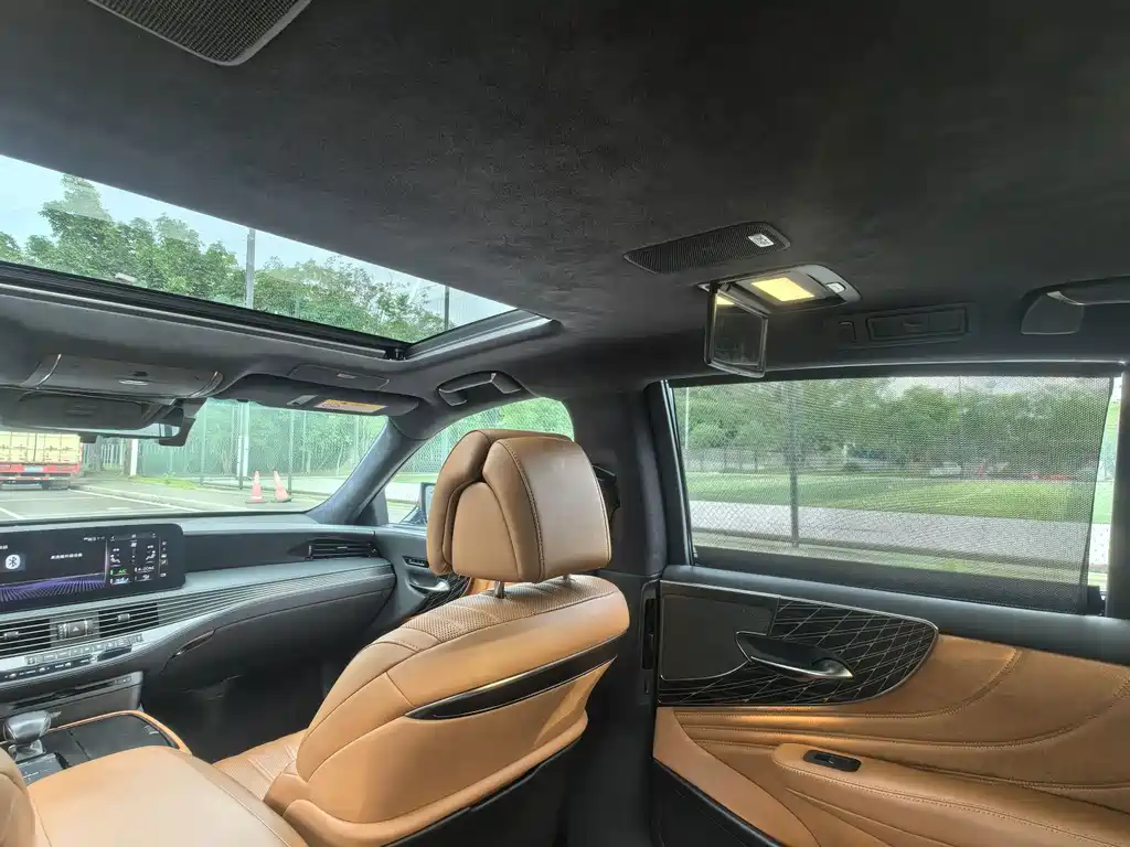 Lexus LS 2021 — фото 15