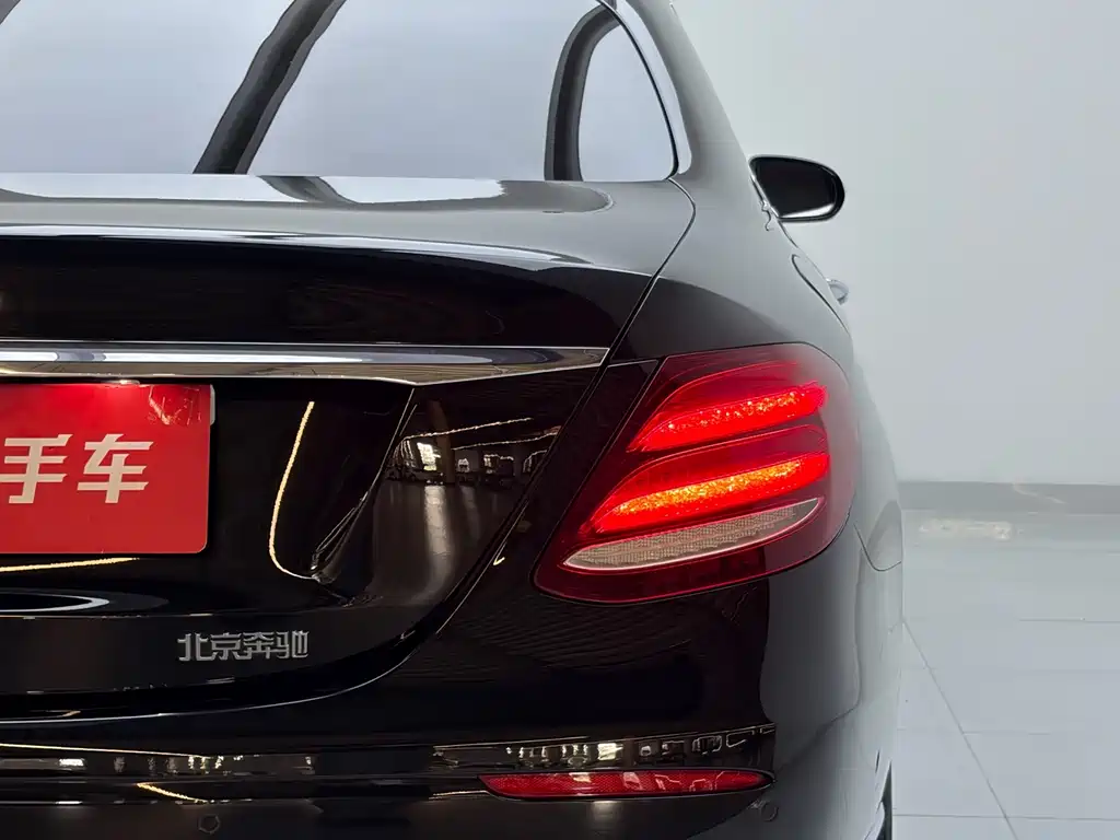 Mercedes-Benz E-Class 2019 — фото 19