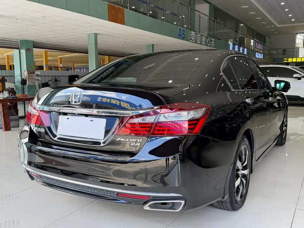 Honda Accord 2016 — фото 12