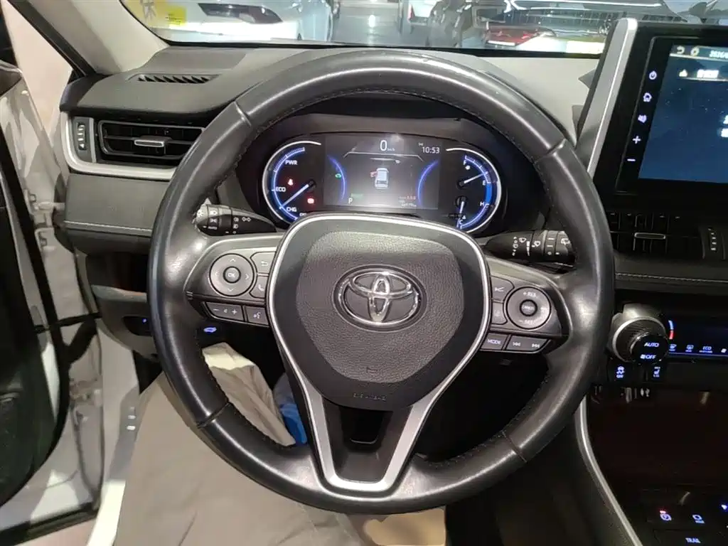 Toyota RAV4 2021 — фото 11