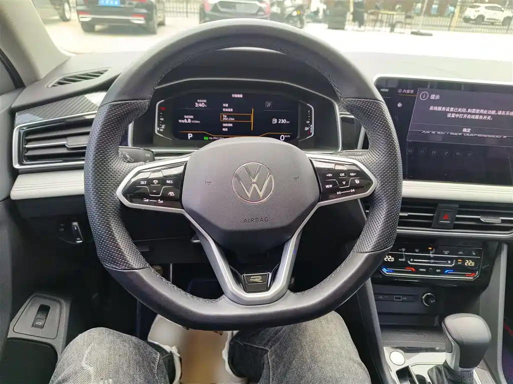 Volkswagen Tiguan L 2023 — фото 11