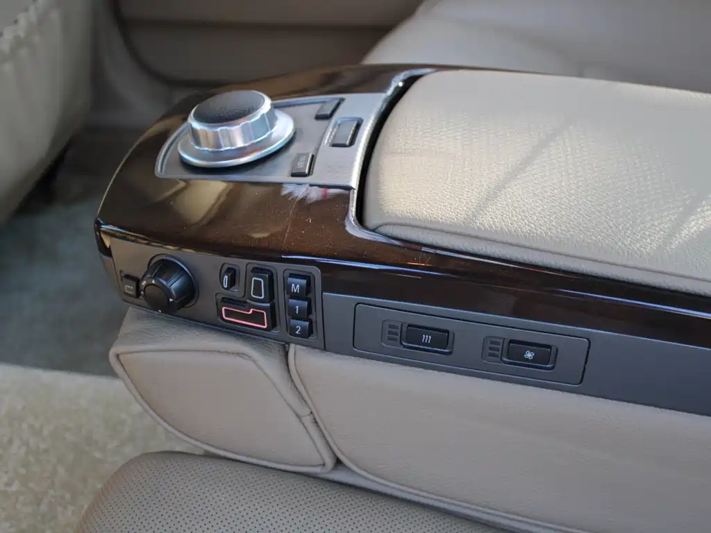 BMW 7 Series 2007 — фото 14