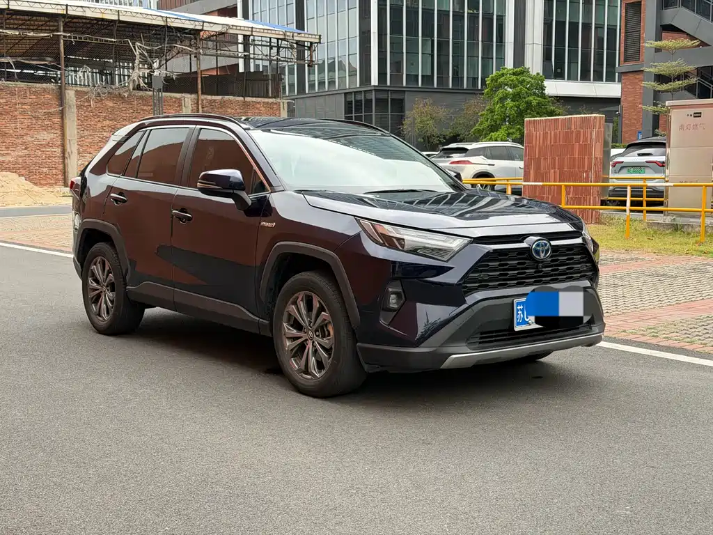 Toyota RAV4 2023 — фото 3