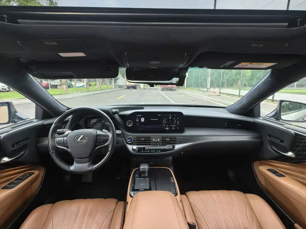 Lexus LS 2021 — фото 12