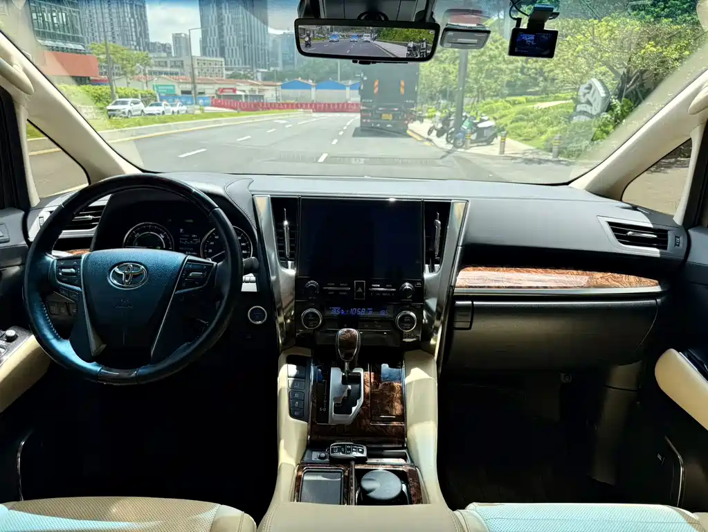 Toyota Alphard 2022 — фото 15