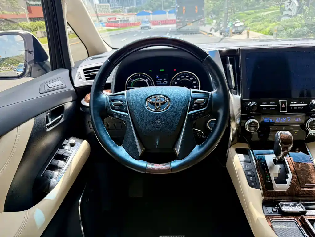 Toyota Alphard 2022 — фото 16