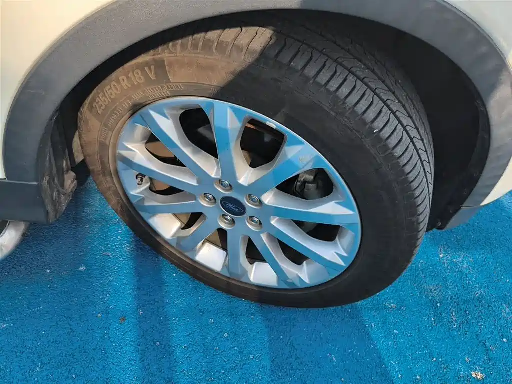 Ford Kuga 2015 — фото 26