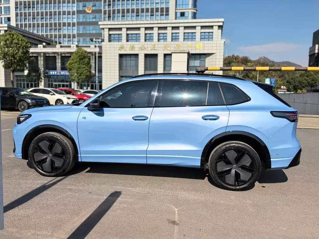 Volkswagen Tiguan L 2025