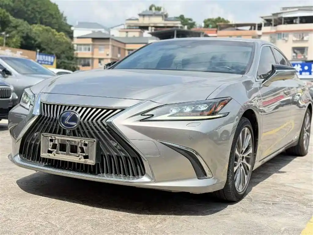 Lexus ES 2021
