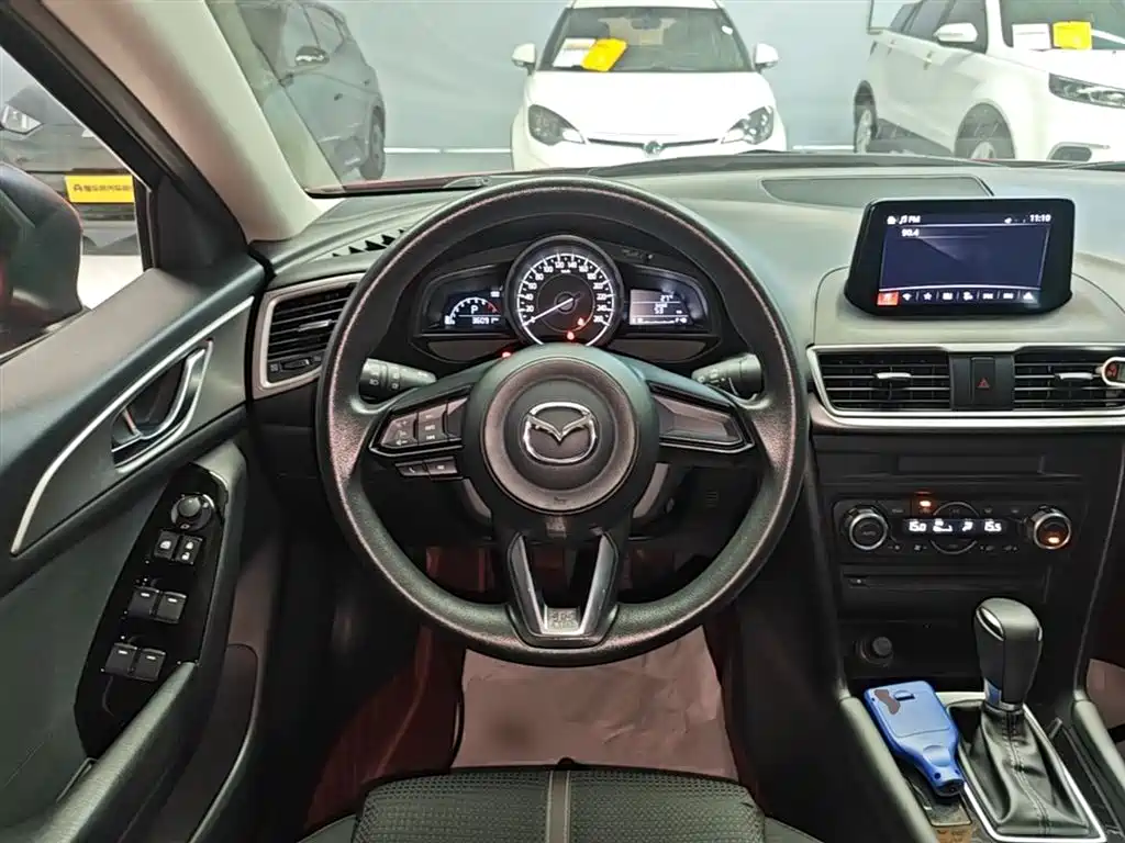 Mazda 3 Axela 2020 — фото 11
