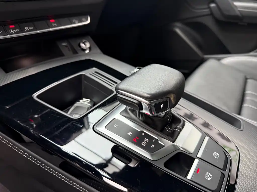 Audi Q5L 2023 — фото 12