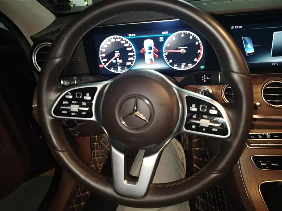 Mercedes-Benz E-Class 2020 — фото 15