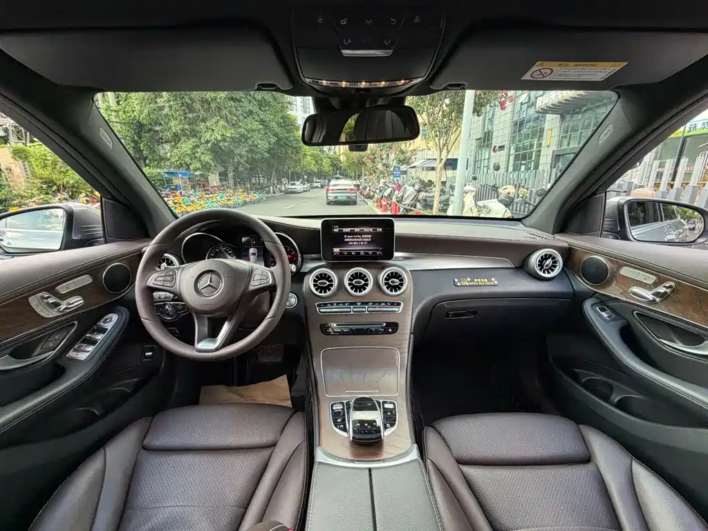 Mercedes-Benz GLC 2018 — фото 13