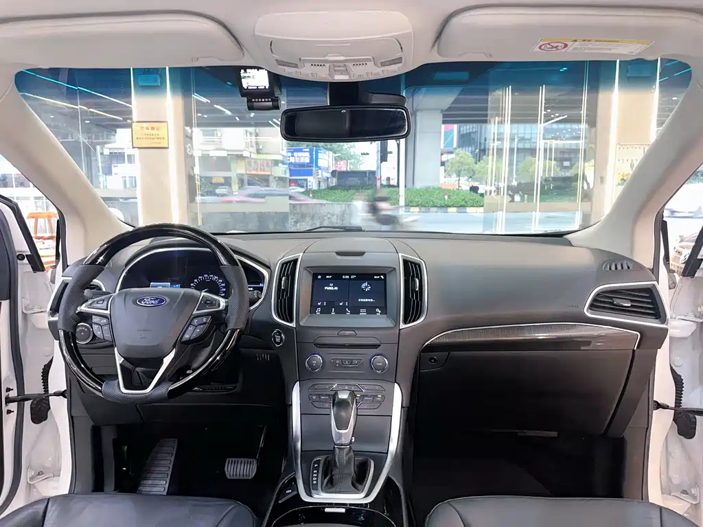 Ford Edge 2016 — фото 15