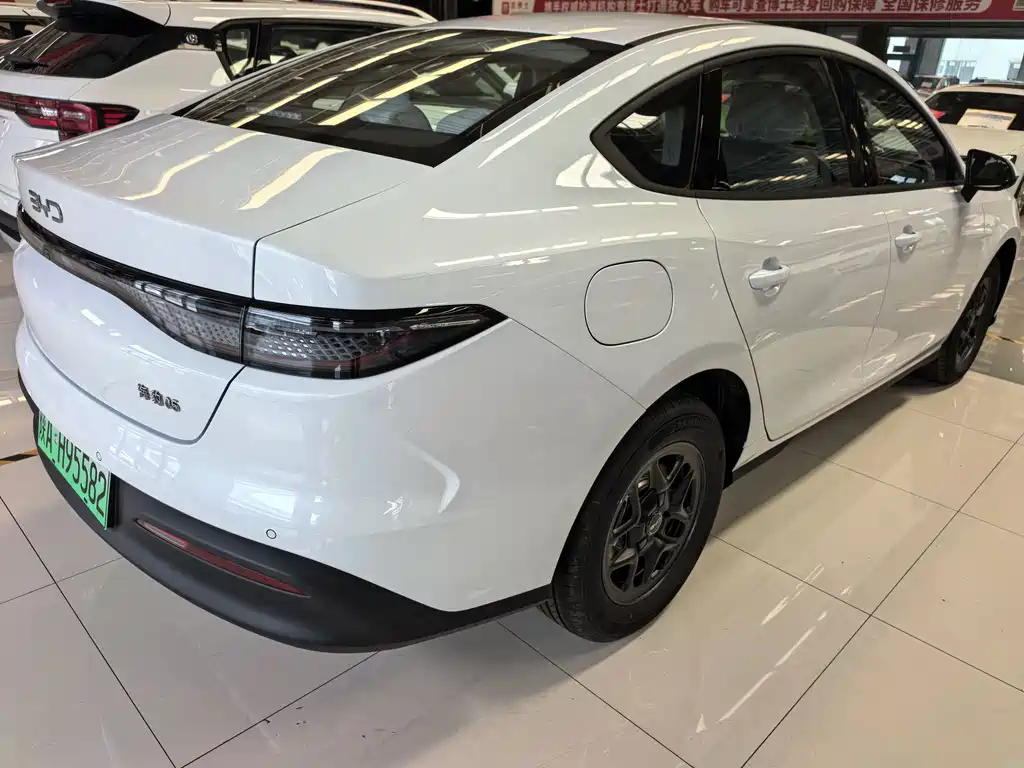 BYD Seal 05 DM-i 2026 — фото 4