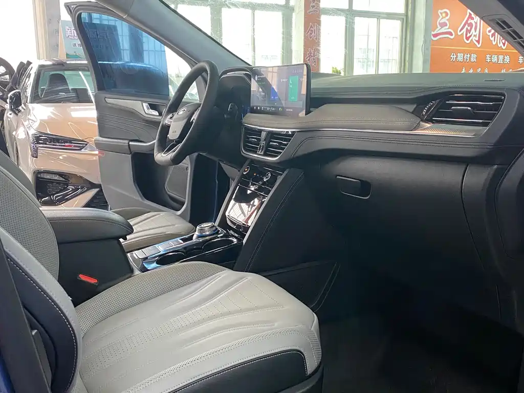Ford Escape 2020 — фото 11