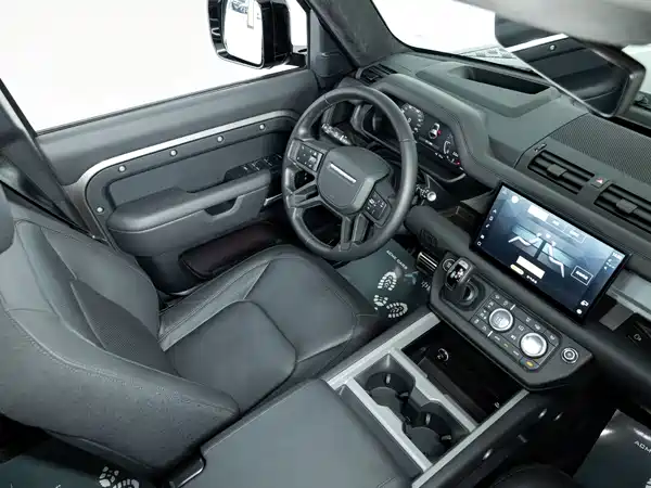 Land Rover Defender 2024