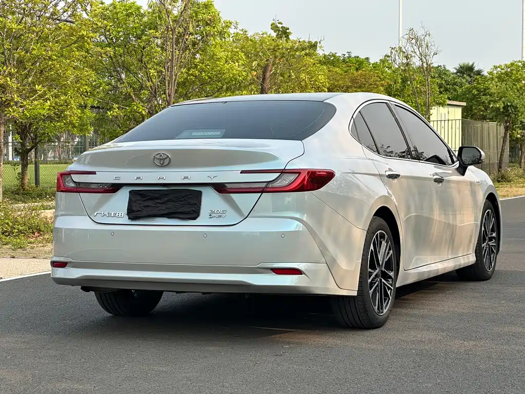 Toyota Camry 2024 — фото 6